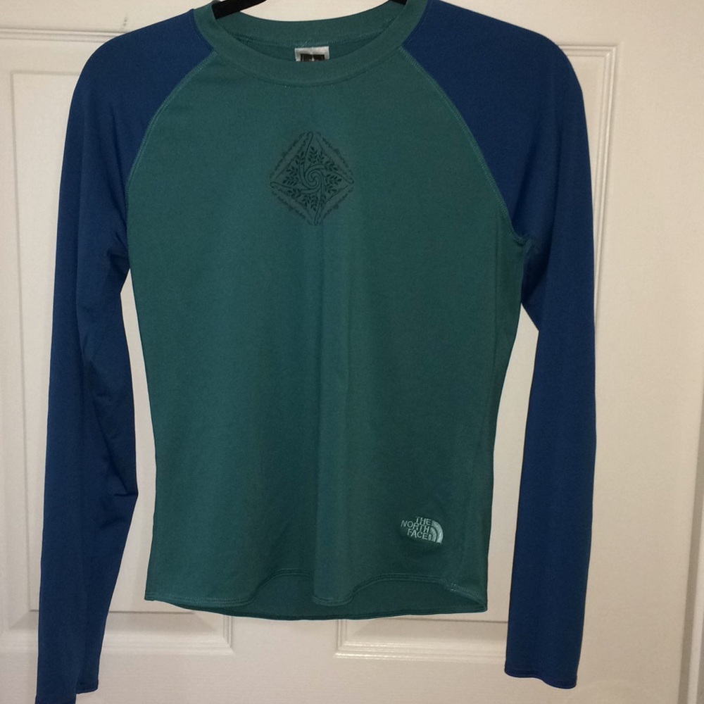 The north face vapor wick top size small